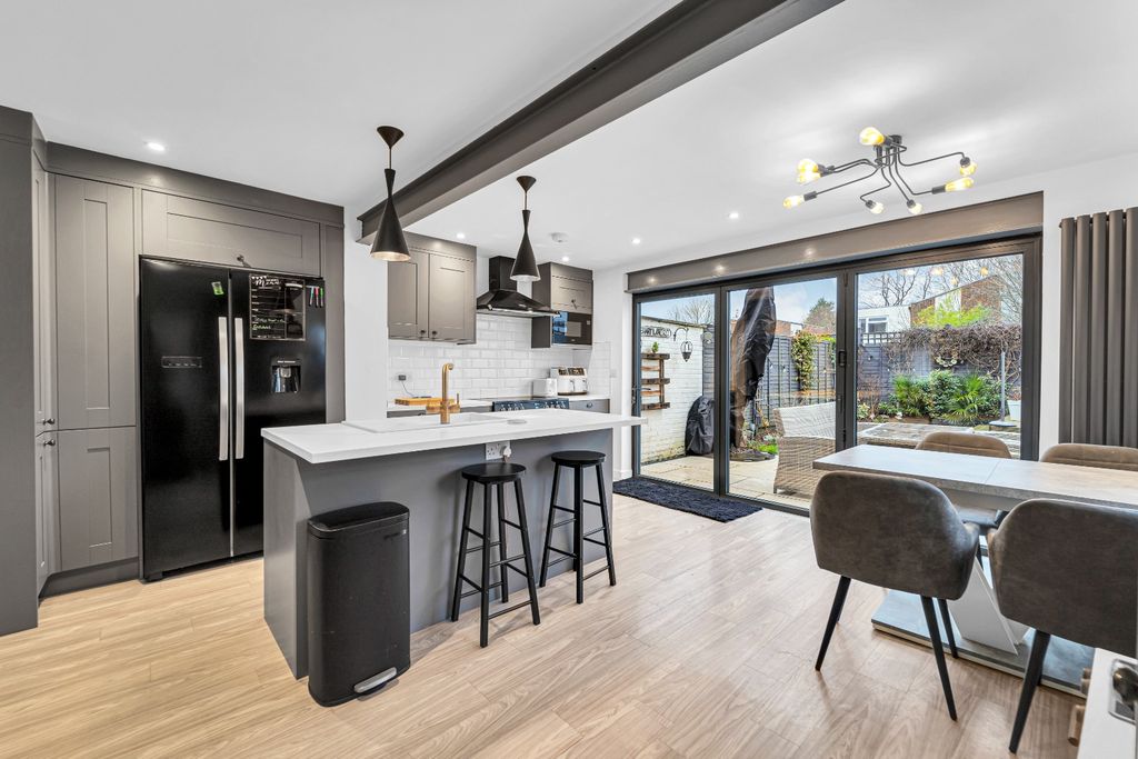 Property photo 2 of 14 4830072