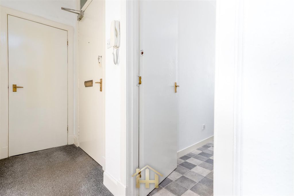 Property photo 3 of 20 21Albertst-0012.Jpg