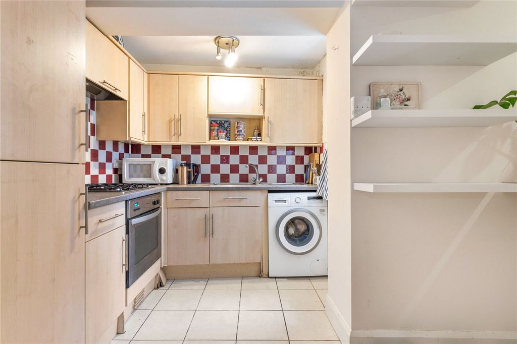Property photo 3 of 10 Kitchen
