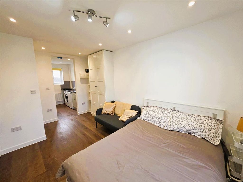 Property photo 1 of 6 Living Area