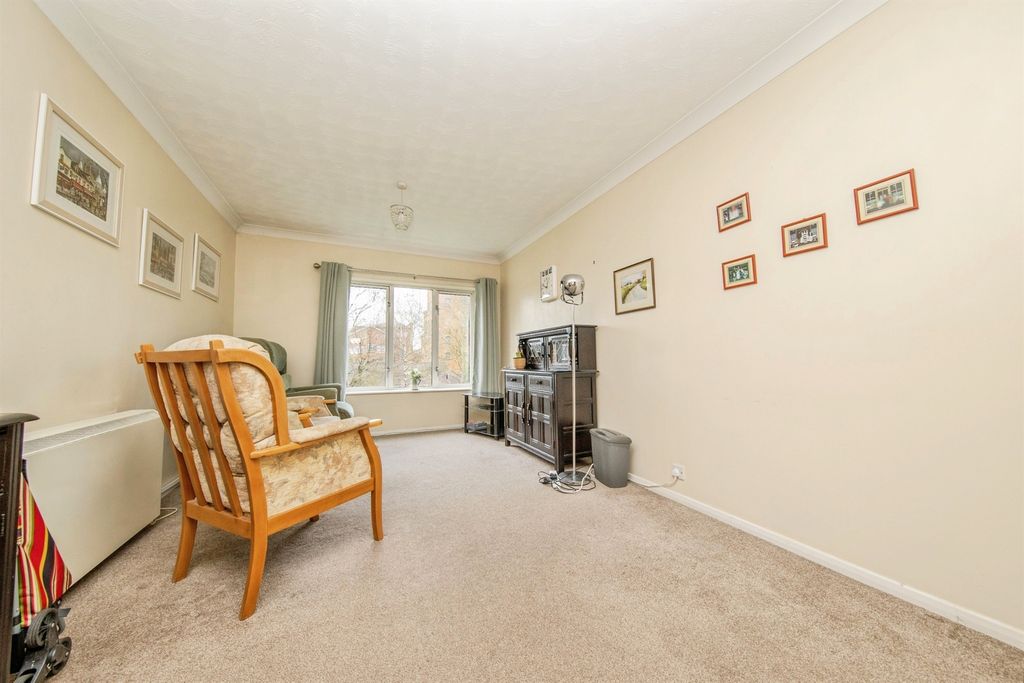 Property photo 3 of 13