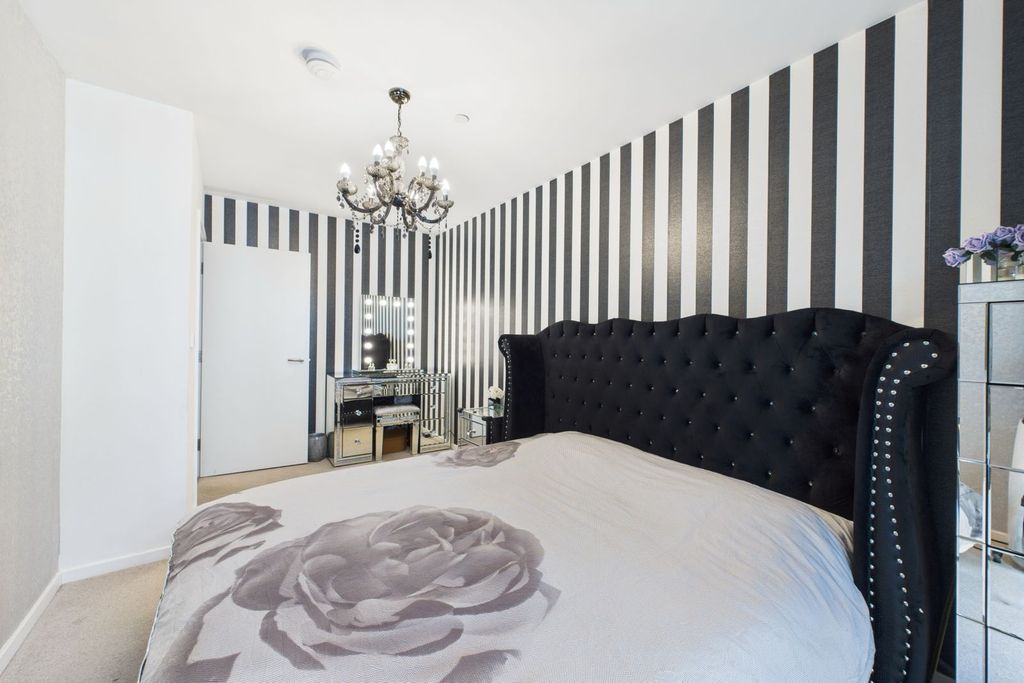 Property photo 2 of 18 Gallery