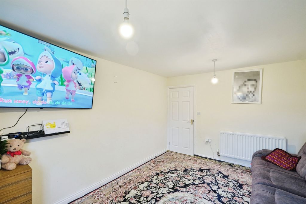 Property photo 2 of 20