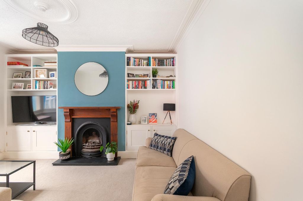 Property photo 1 of 26 7R1Stn - Living Room G.Jpg