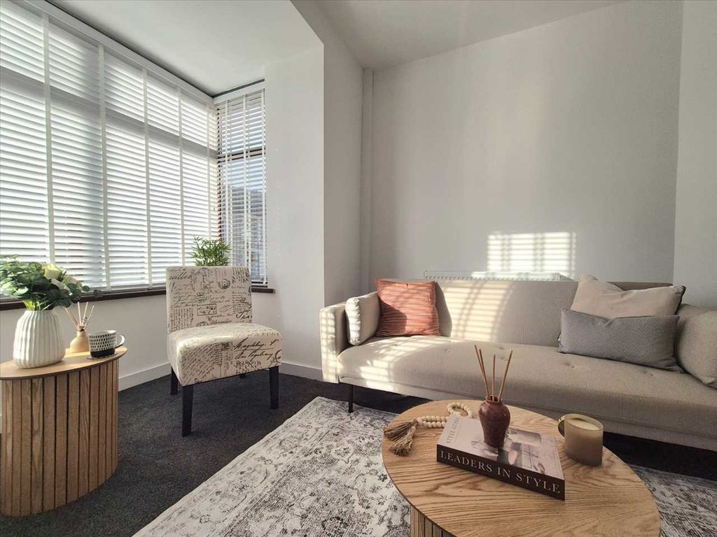 Property photo 3 of 29 Lounge/Dining Area