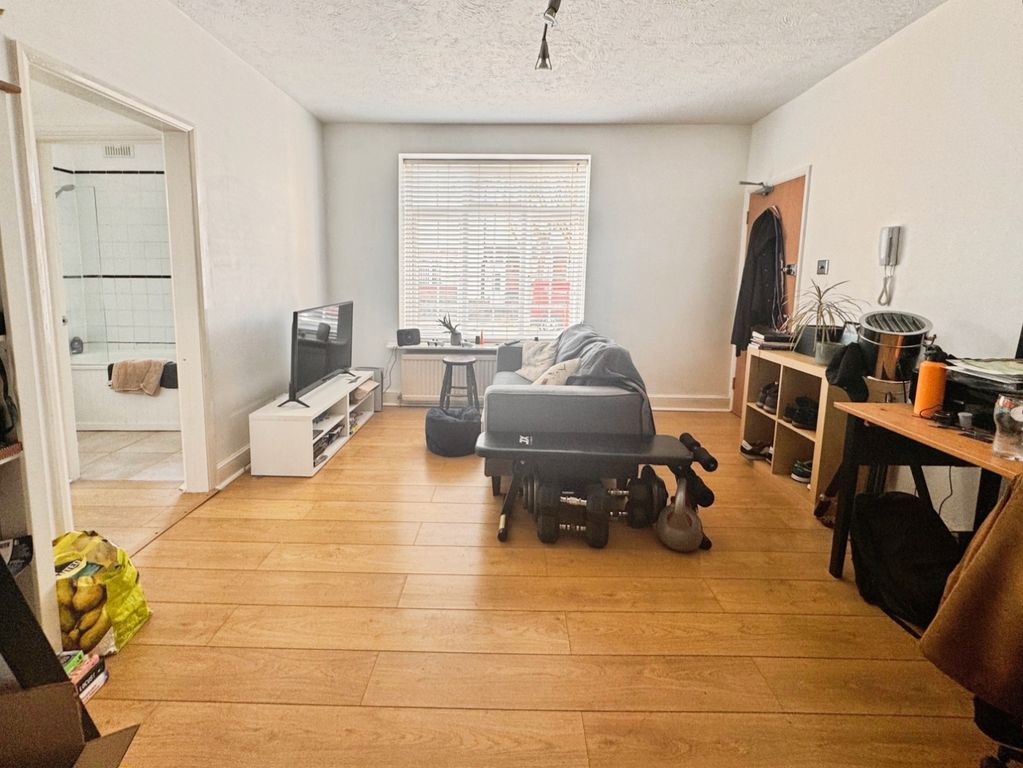 Property photo 3 of 8 Pbox-Img.Jpg