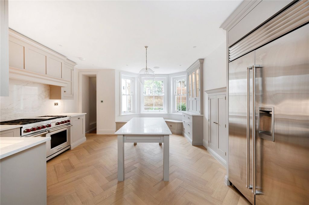 Property photo 3 of 23 Kitchen