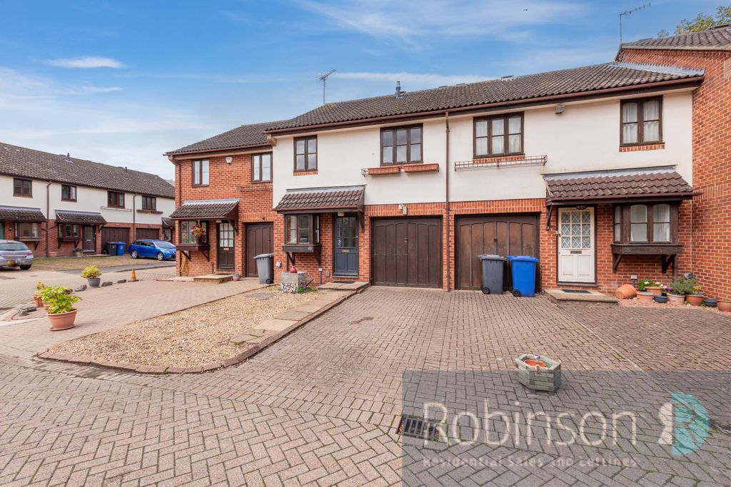 Property photo 1 of 17 32 Lancastria Mews-5