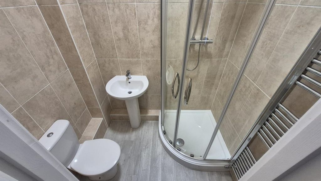 Property photo 3 of 14 En-Suite.Jpeg
