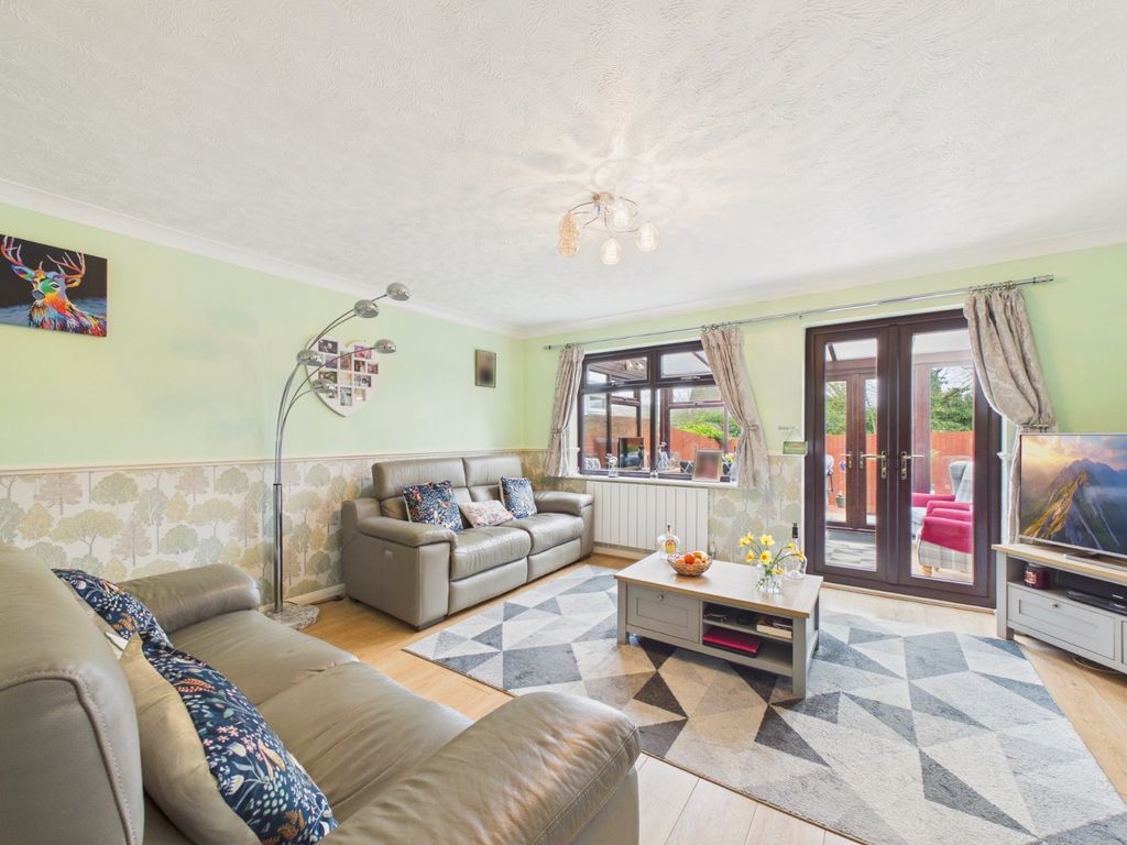 Property photo 3 of 21 Living Room