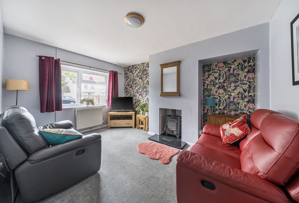 Property photo 2 of 12 1355967-20-68Cbd5...