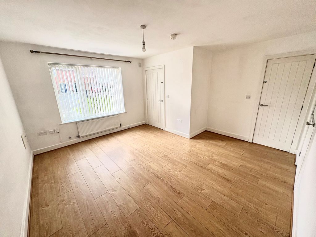 Property photo 2 of 17 Image