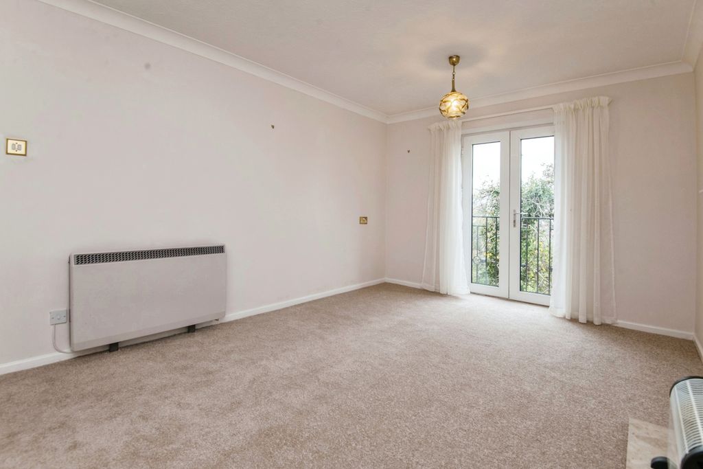 Property photo 3 of 10 Living Room