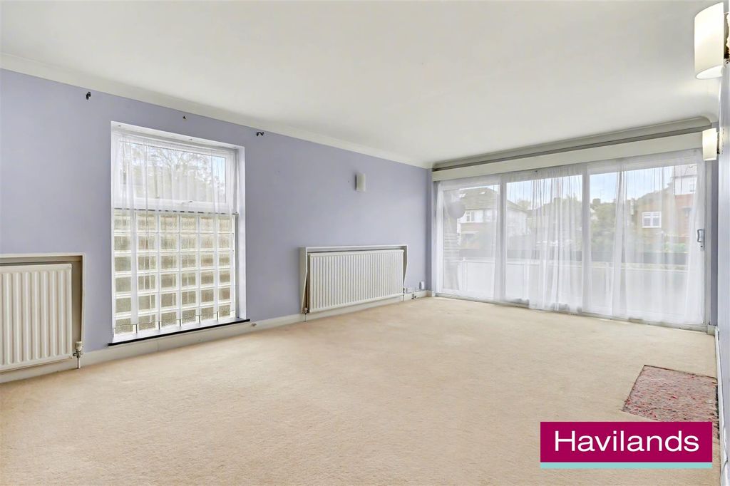 Property photo 2 of 13 Flat 6, Chesterfield Lodge N21 1Lw-12.Jpg