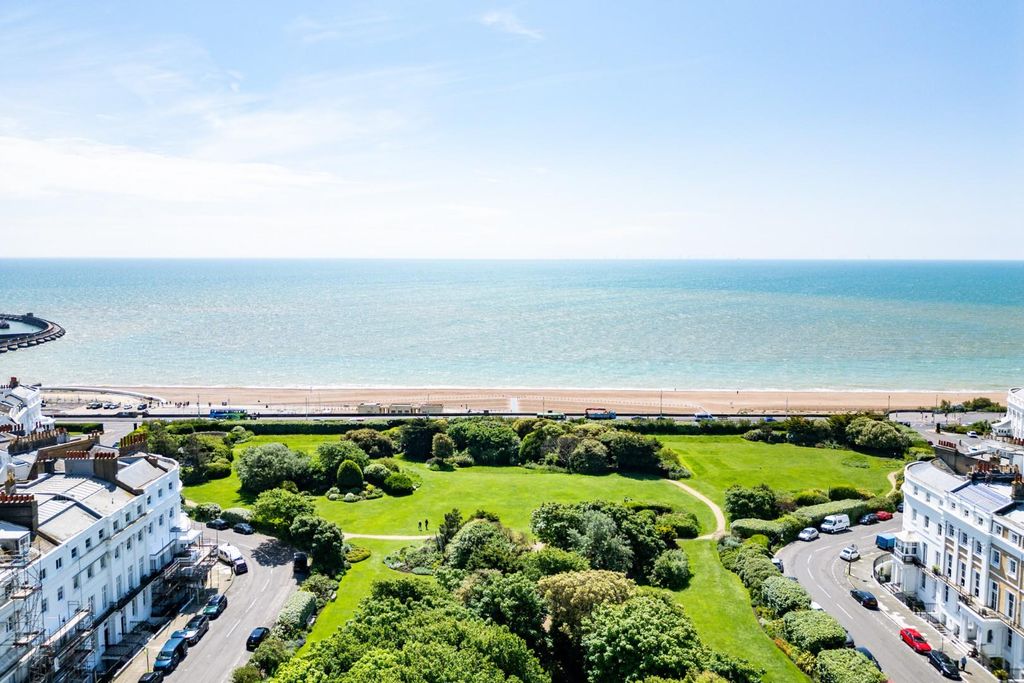 Property photo 2 of 24 Flat 5, 27 Sussex Square-7.Jpg