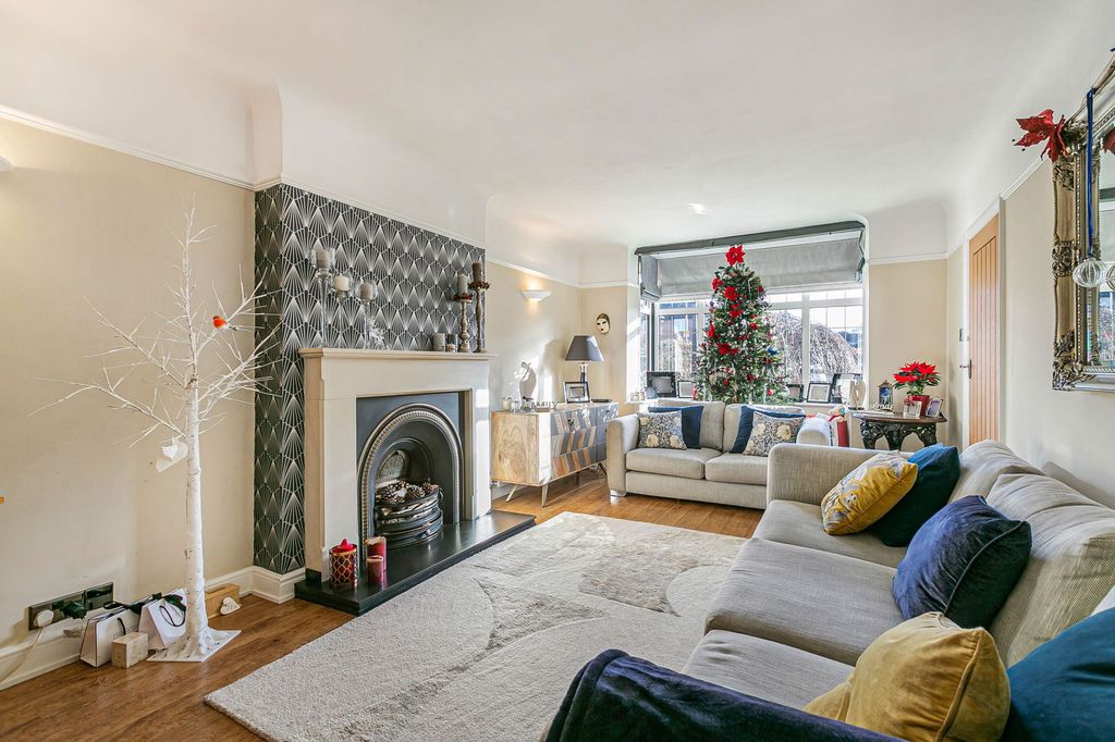 Property photo 2 of 19