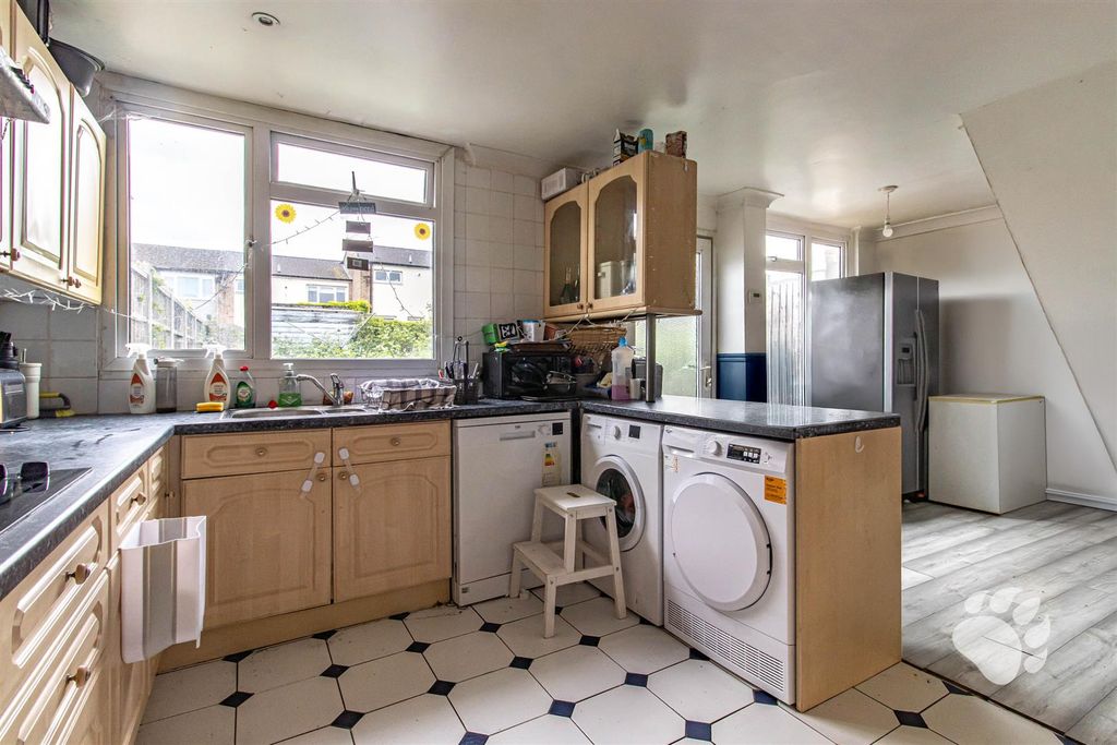 Property photo 3 of 8 Kitchen/Diner