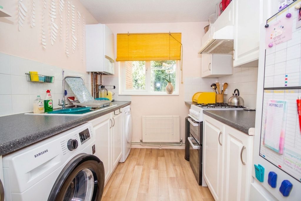 Property photo 3 of 8 Kitchen