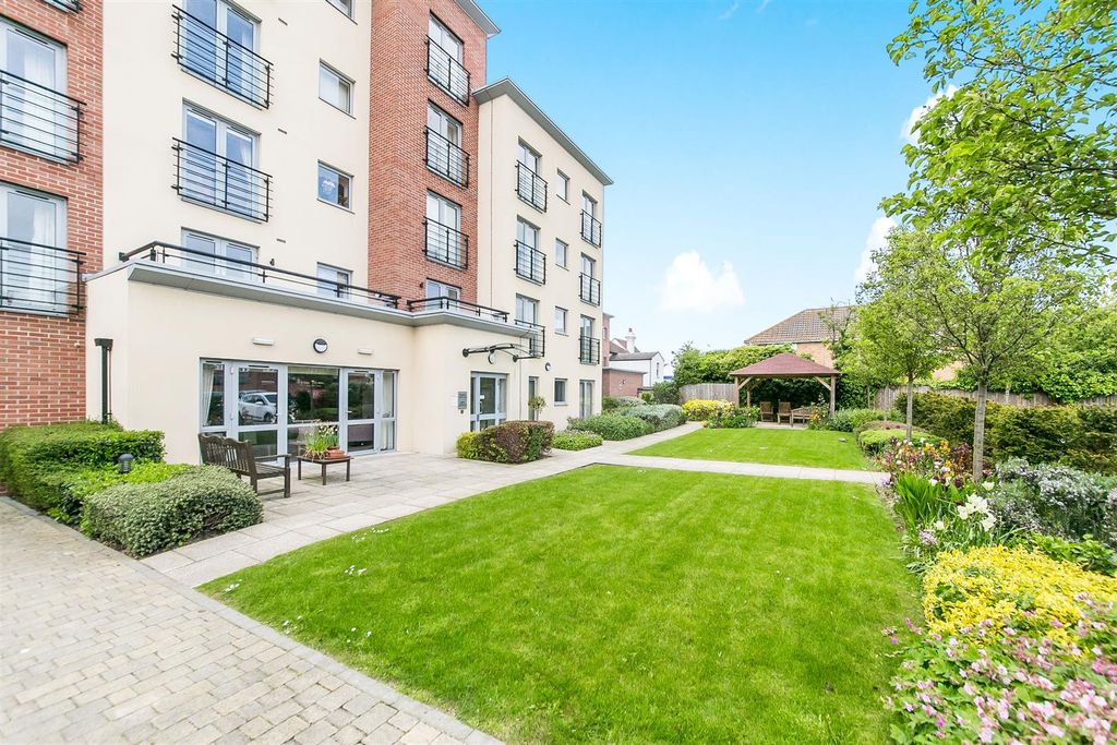 Property photo 1 of 23 Communal Gardens.Jpg