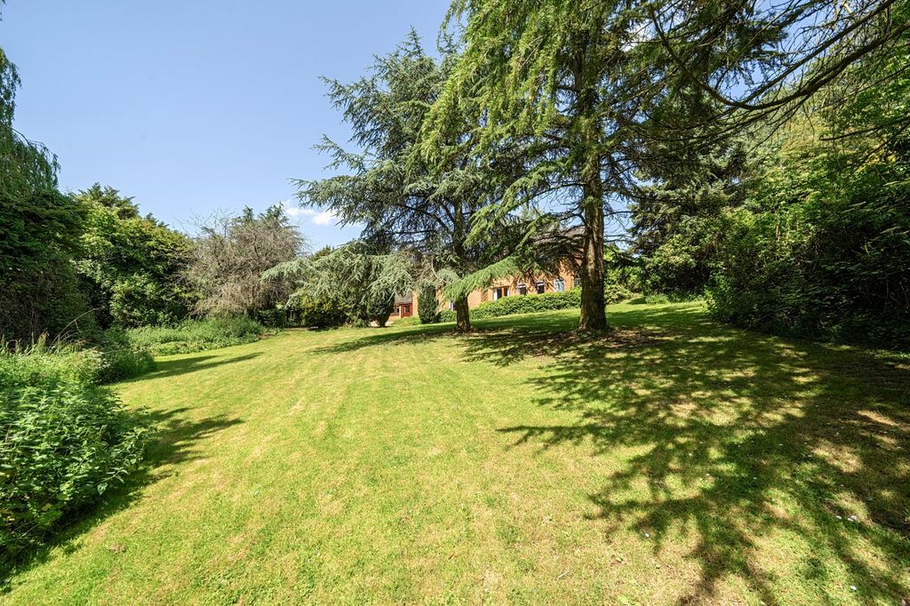 Property photo 3 of 32 Long Close