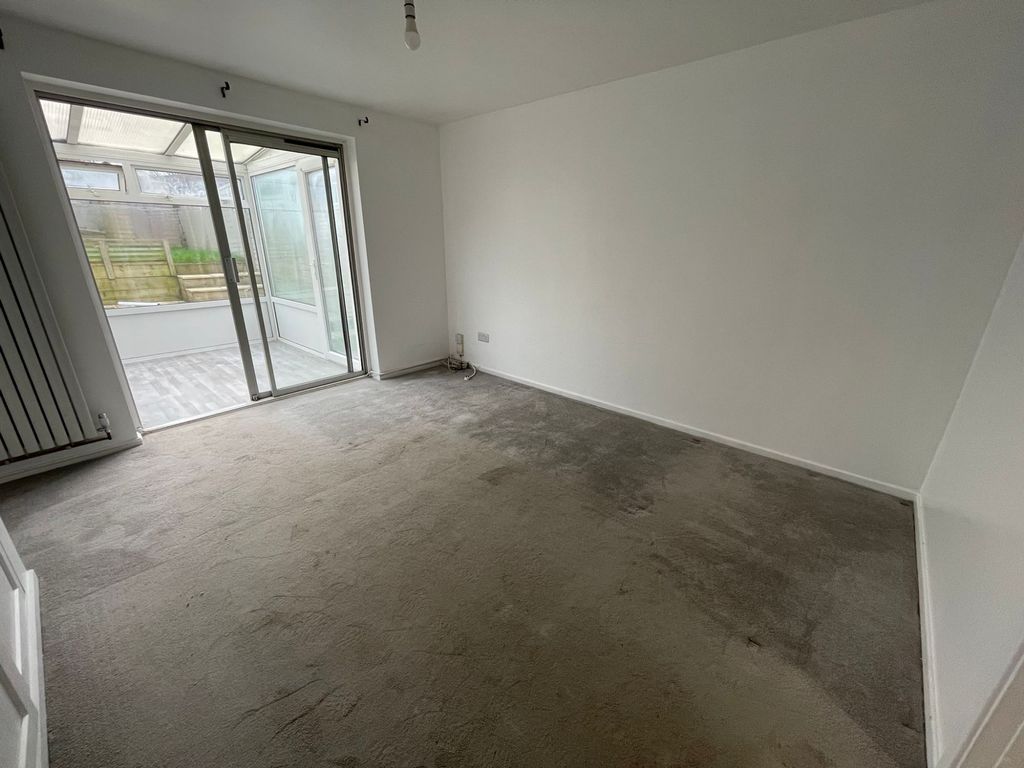 Property photo 3 of 8 Photo 2