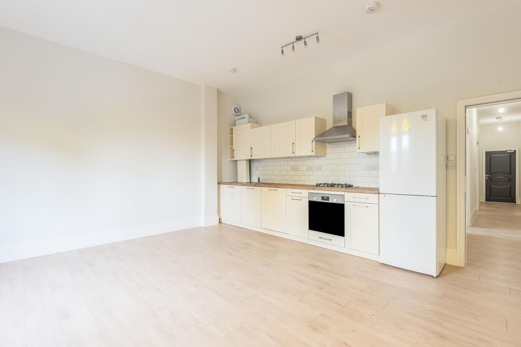 Property photo 3 of 10 Kitchen