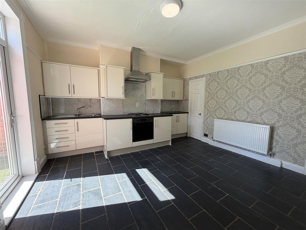 Property photo 3 of 14 Kitchen/Diner