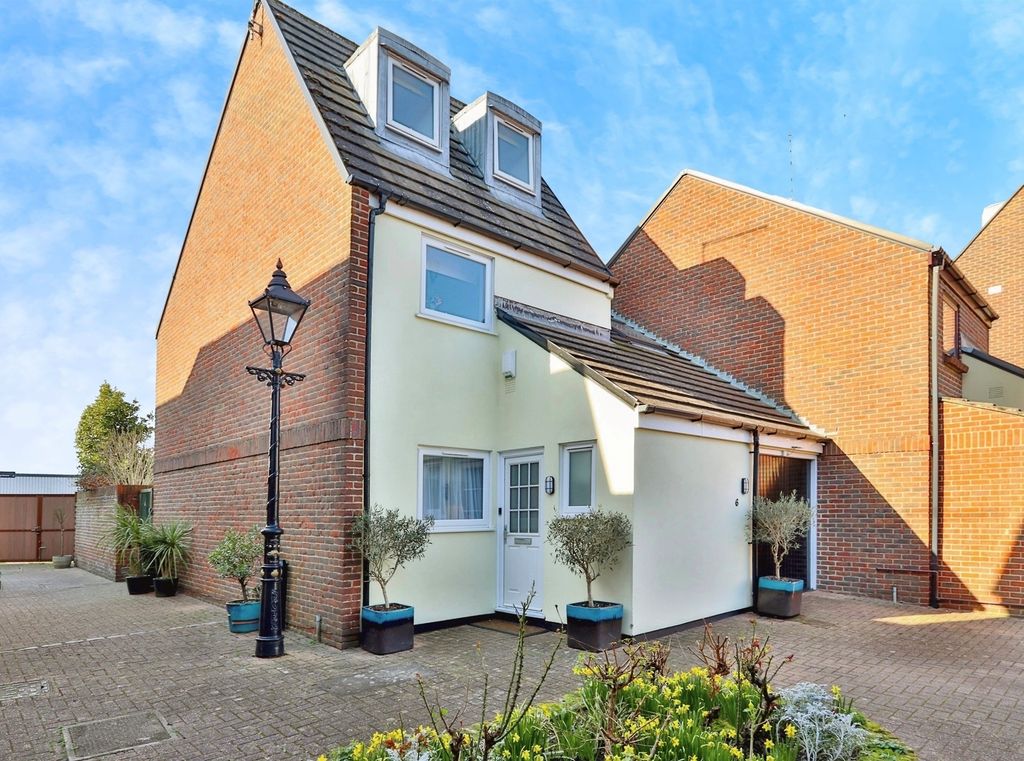 Property photo 1 of 28