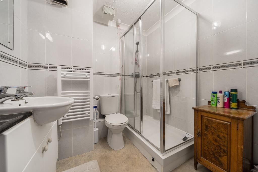 Property photo 3 of 23 Bathroom