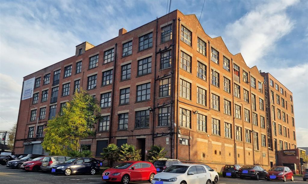 Property photo 2 of 19 Universal Building.Jpg