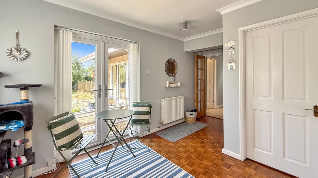 Property photo 3 of 25 Entrance Hall