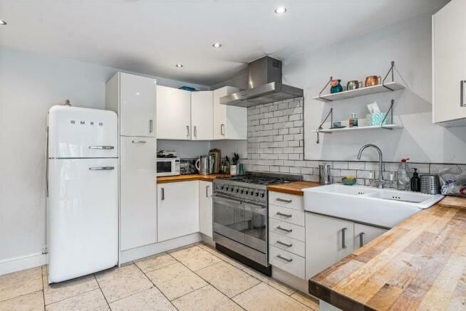 Property photo 3 of 7 125020_Mal12031800132_Img_06_0000_Max_656x437