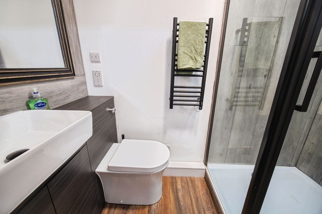 Additional image 16 of 3 bed flat for saleQueens Road, Farnborough GU14