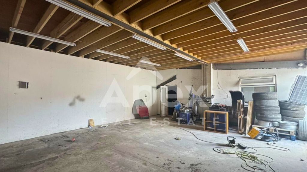 Property photo 3 of 6 0d3B77E3-2446-40c6-8729-745Be288A6Ed