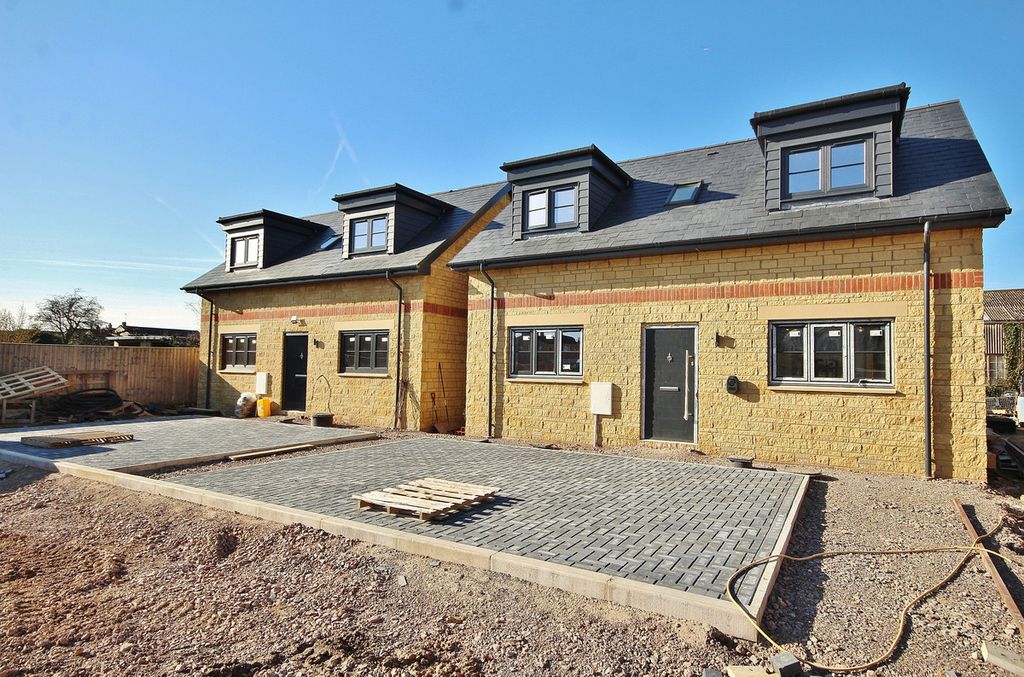 Property photo 1 of 2