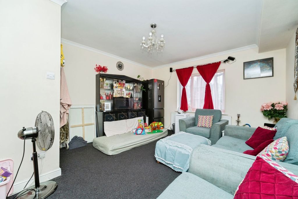 Property photo 2 of 8
