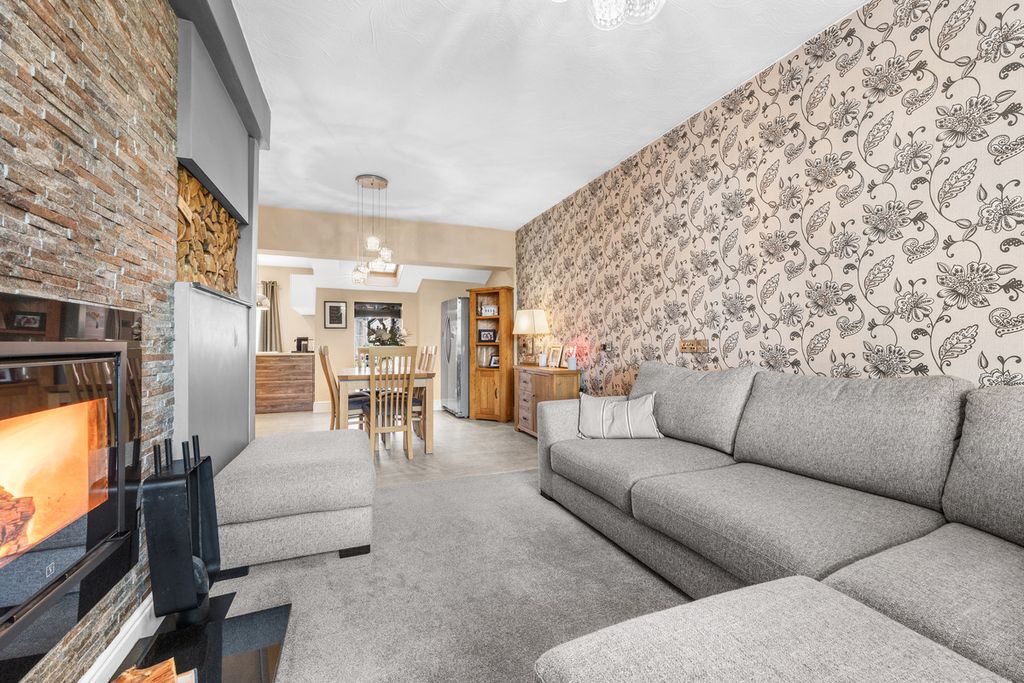 Property photo 3 of 25
