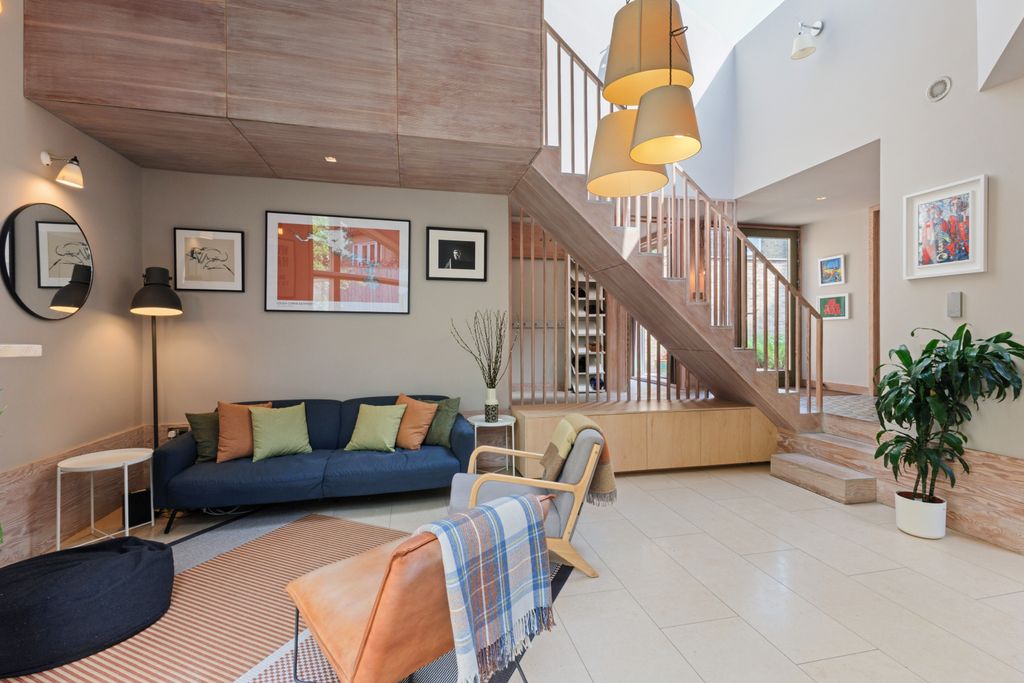 Property photo 1 of 32