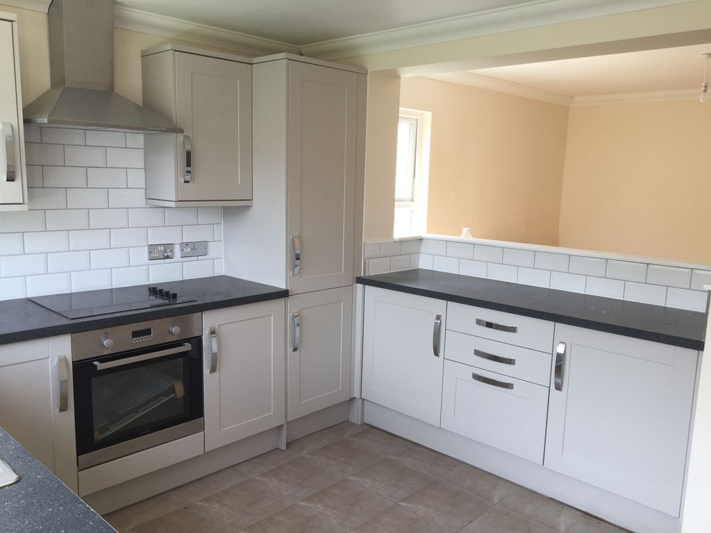 Property photo 2 of 12 Kitchen