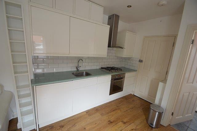 Property photo 2 of 6 Kitchen