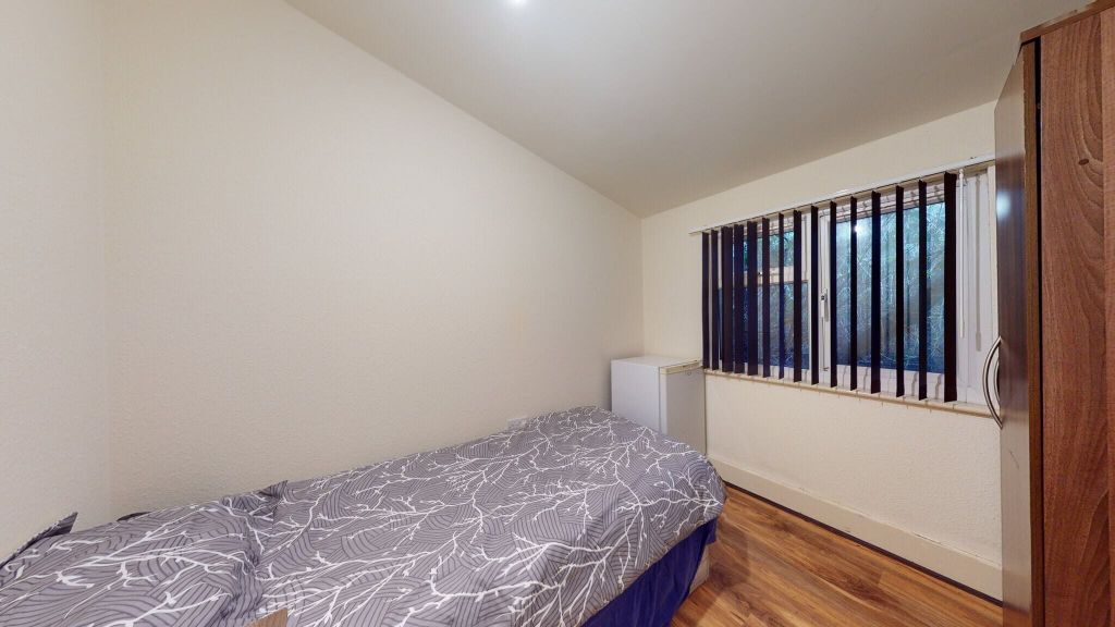 Property photo 1 of 5 Bedroom