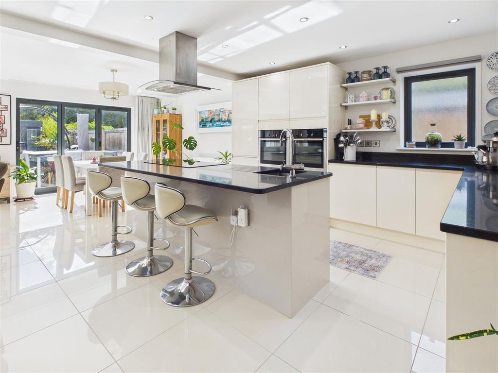 Property photo 3 of 30 Cam02935G0-Pr0134-Still006.Jpg
