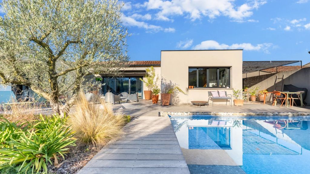 Property photo 3 of 18