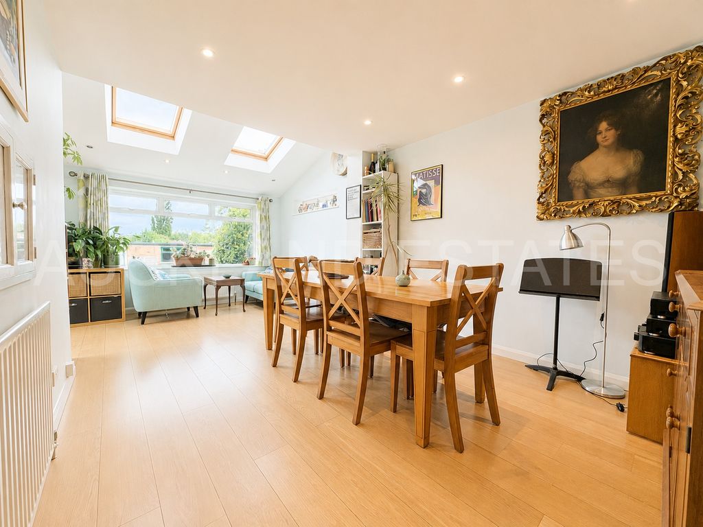 Property photo 2 of 23 Image00011