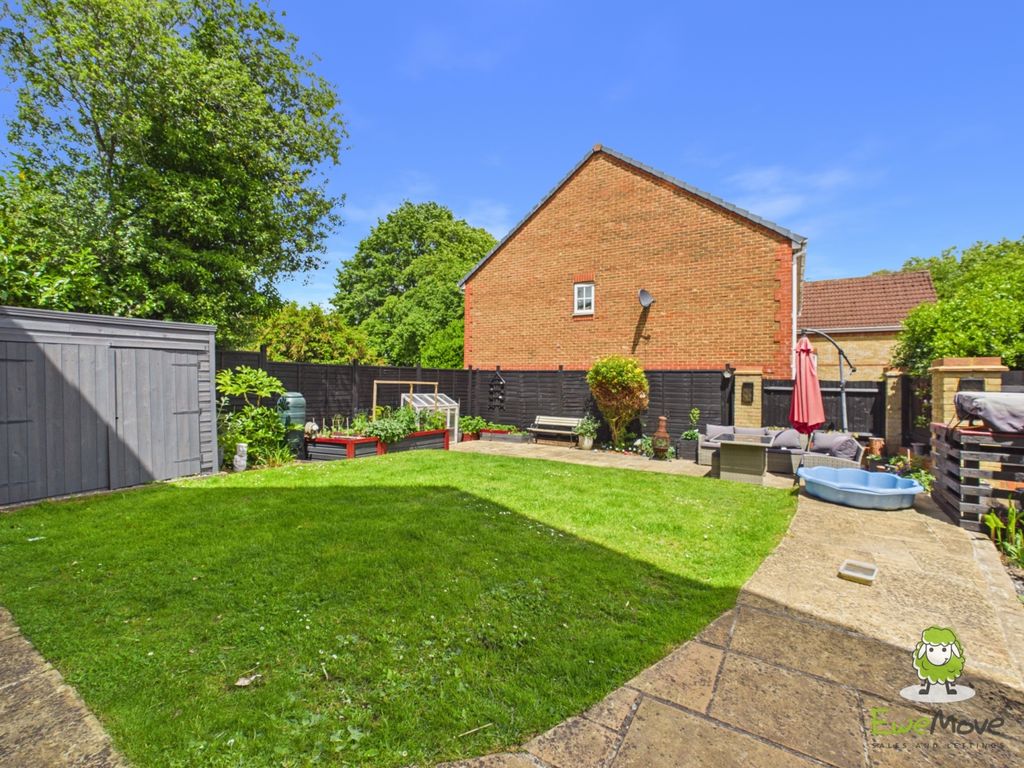 Property photo 2 of 26 Ewemove Estate Agents Basingstoke