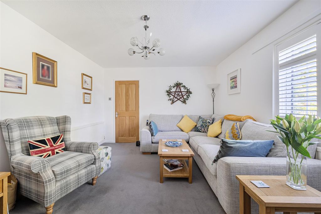 Property photo 3 of 20 1449409-12-69Eb7A2B30453.Jpg