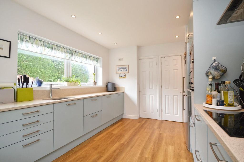 Property photo 3 of 29 Kitchen/Breakfast Room