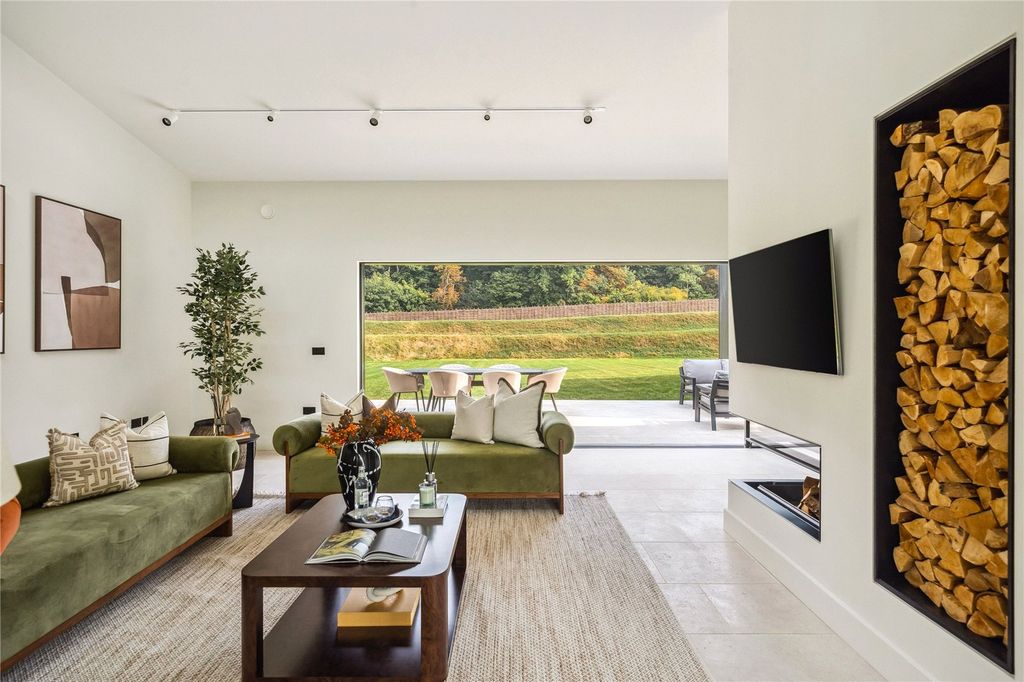 Property photo 3 of 30 Open Plan Living