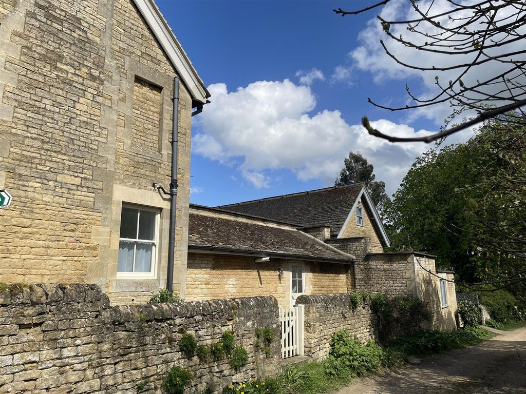 Property photo 2 of 18 Outside Space