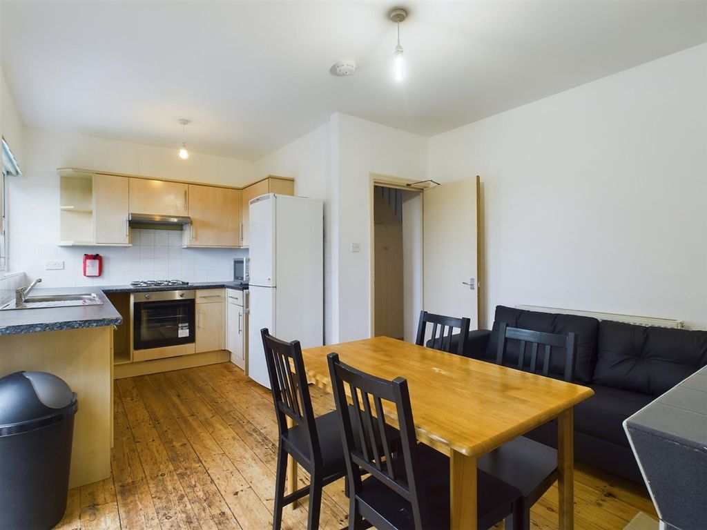 Property photo 3 of 11 Cam02534G0-Pr0356-Still006.Jpg